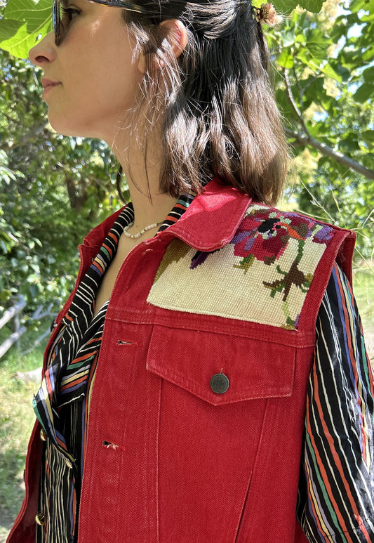 Upcycled Sleeveless Jacket Anémones (S)