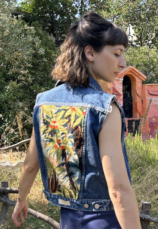 Upcycled Sleeveless Jacket Tropical (XS/S)