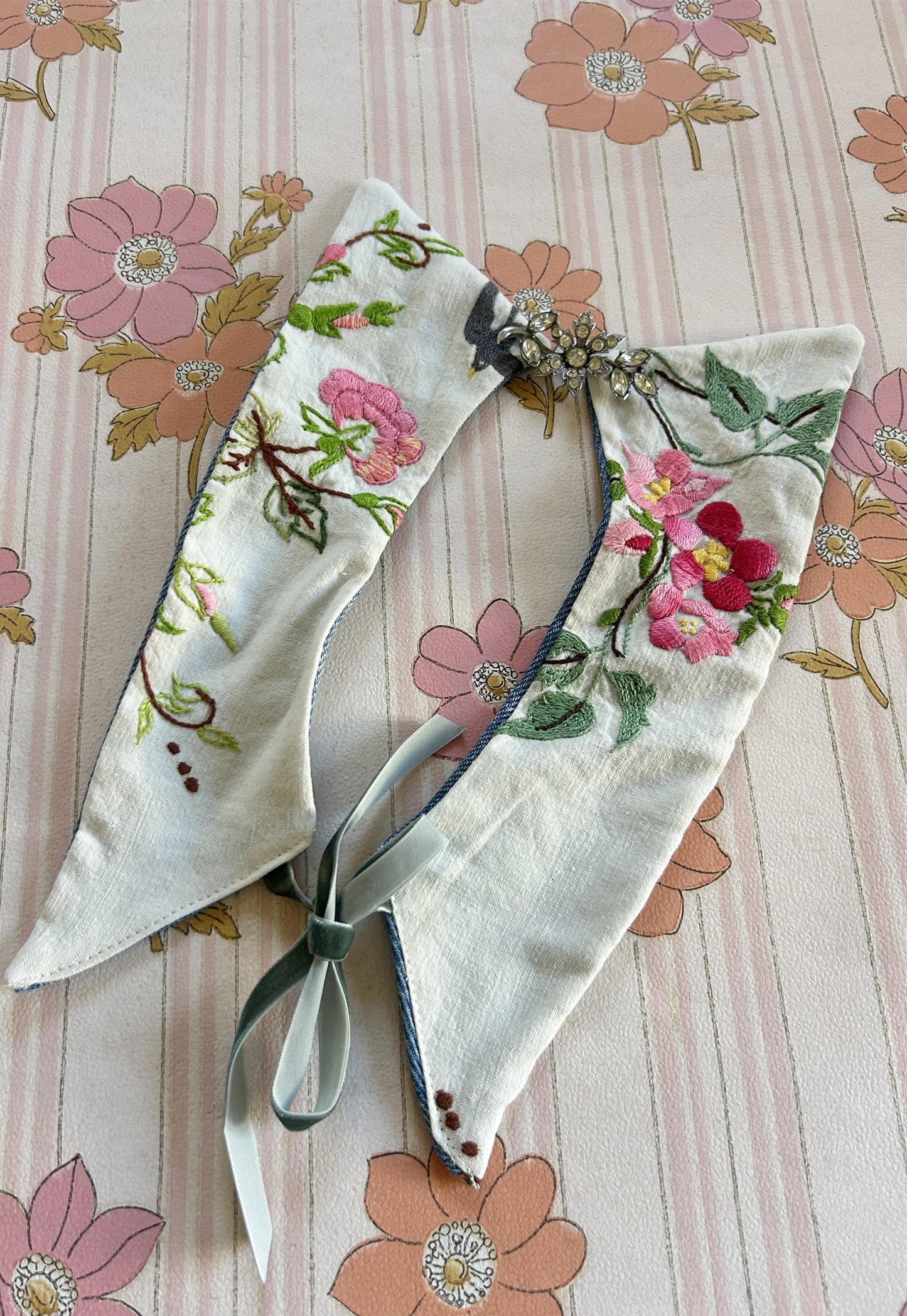 Upcycled detachable collar Simone