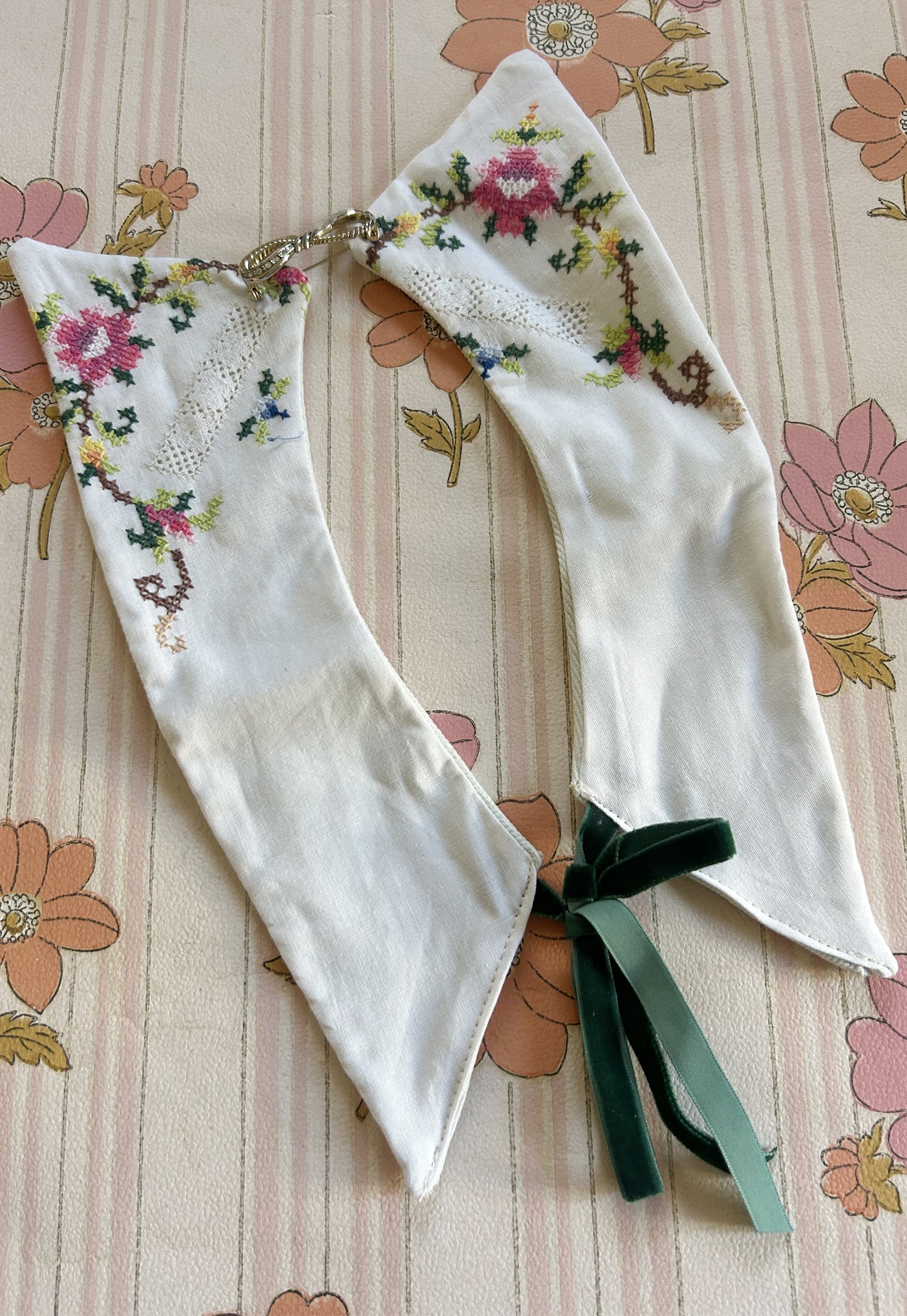 Upcycled detachable collar Simone