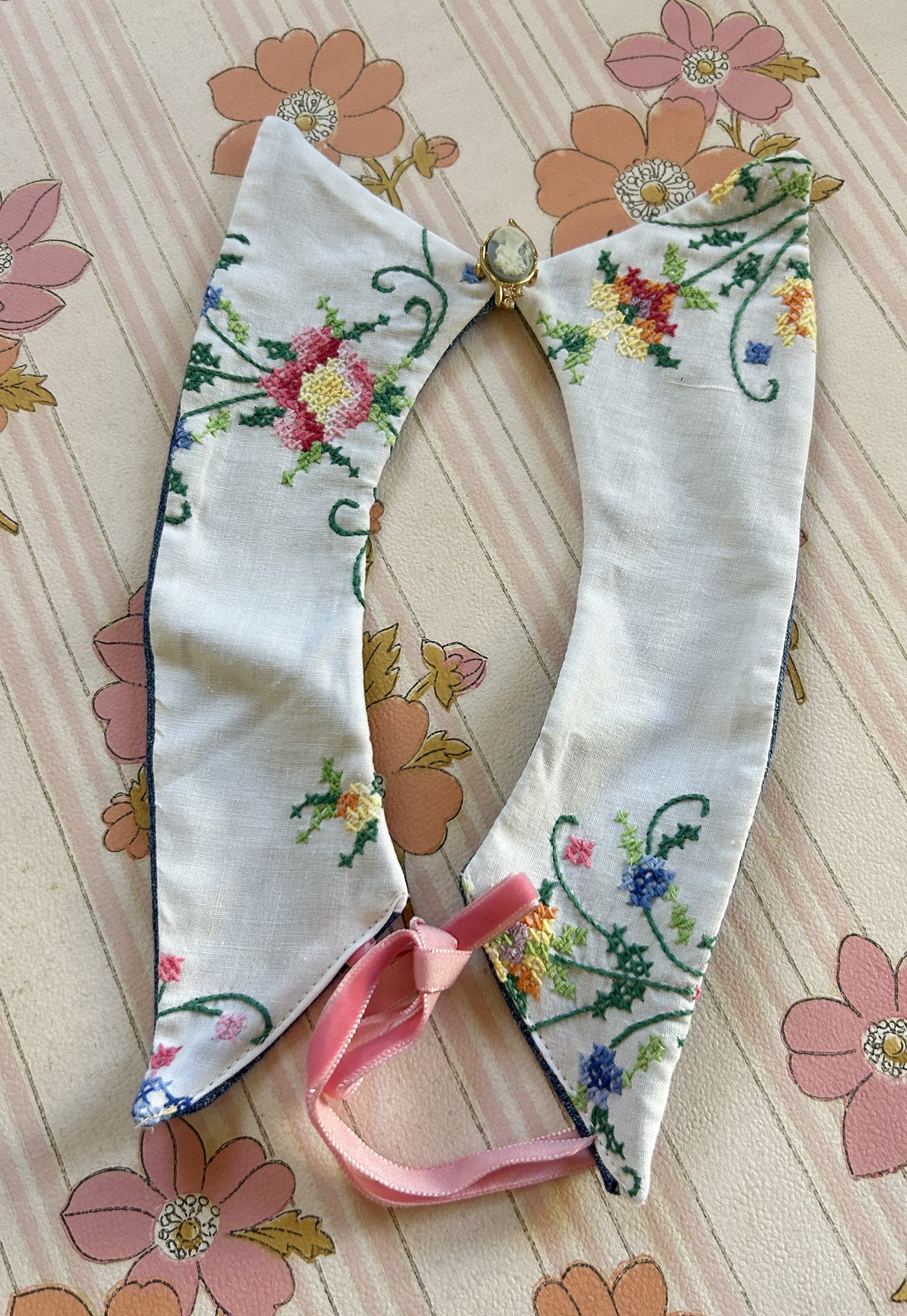 Upcycled detachable collar Simone