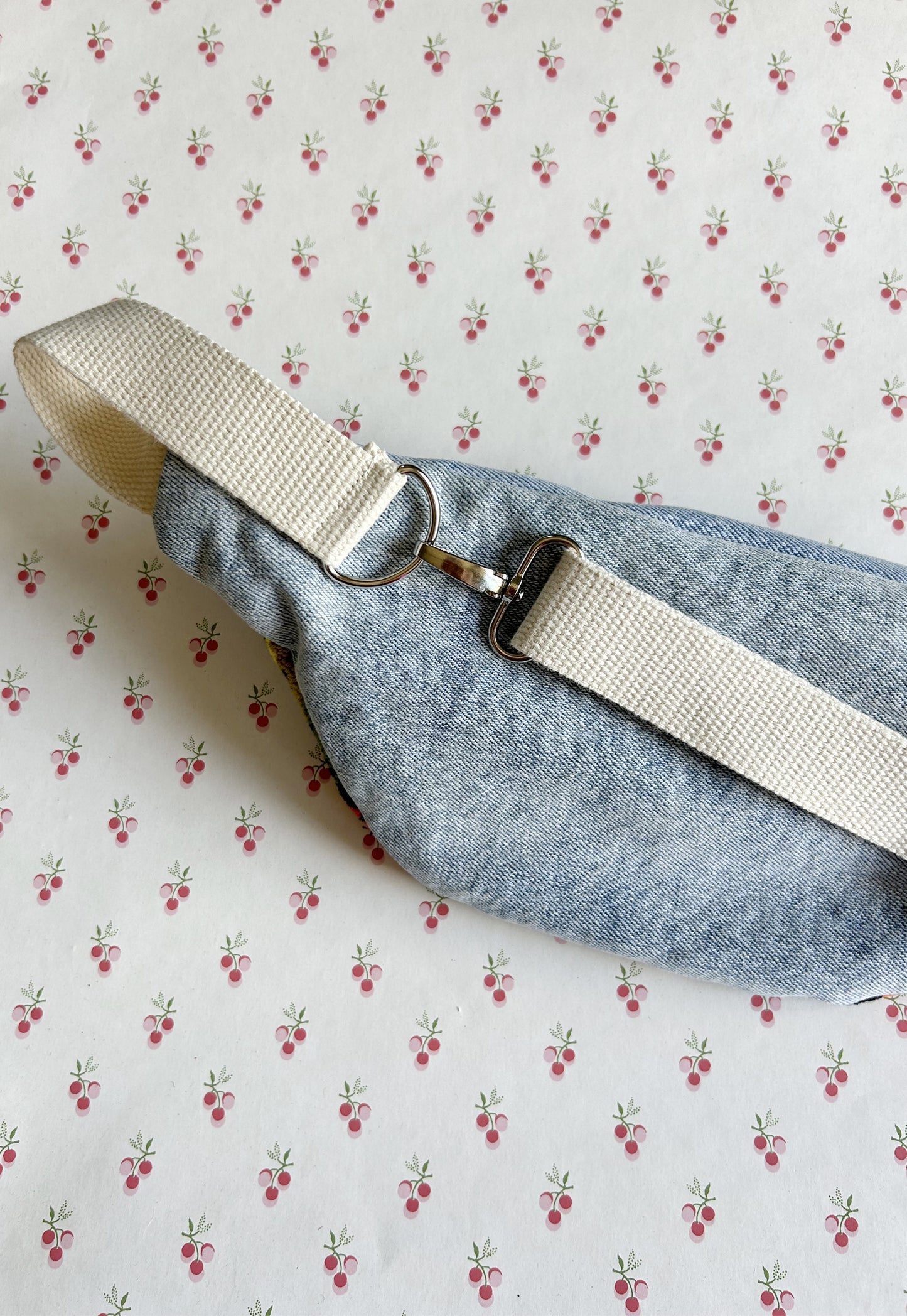 Upcycled bum bag Joe