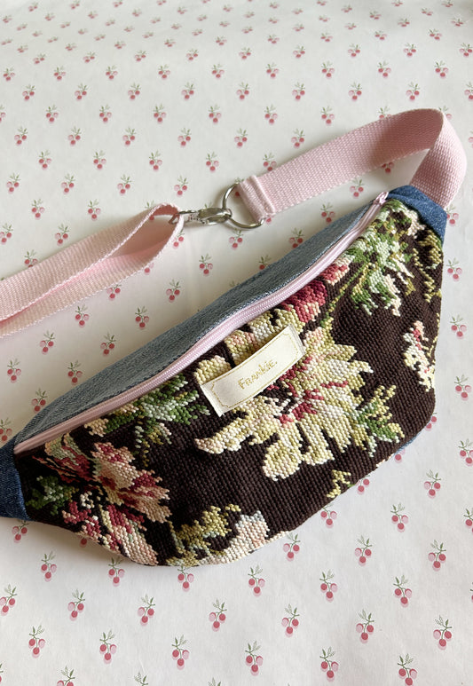 Upcycled bum bag Joe