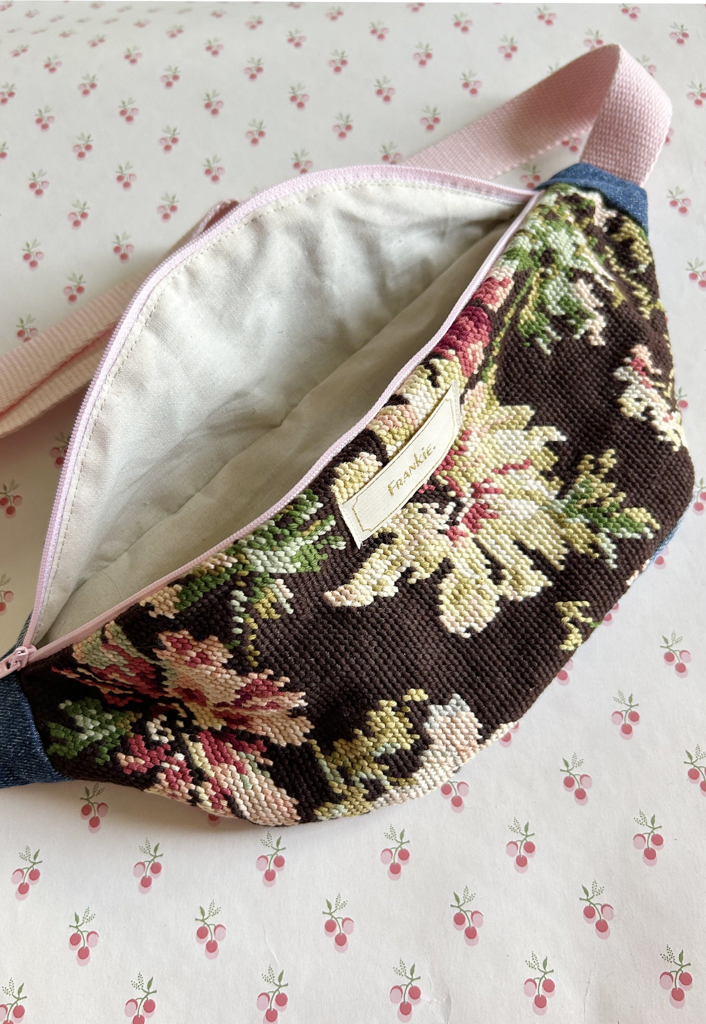 Upcycled bum bag Joe