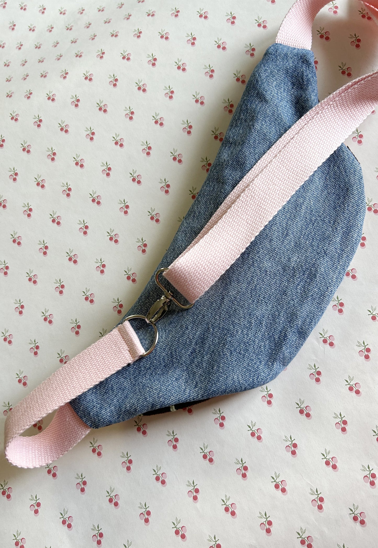 Upcycled bum bag Joe