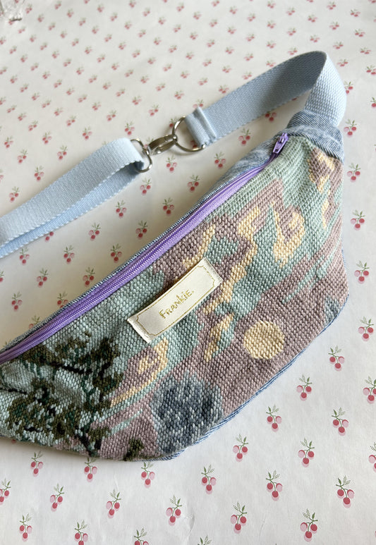 Upcycled bum bag Joe