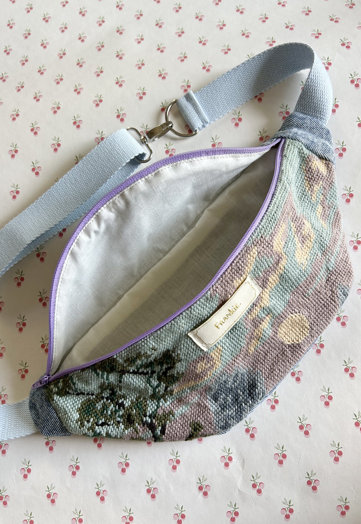 Upcycled bum bag Joe