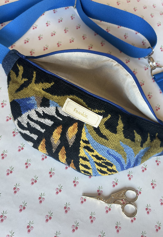 Upcycled bum bag Joe