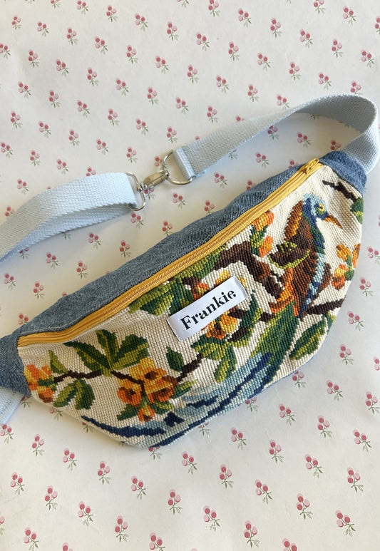 Upcycled bum bag Joe