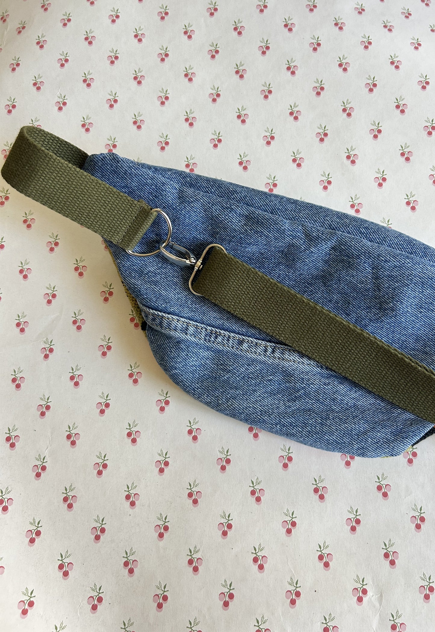Upcycled bum bag Joe