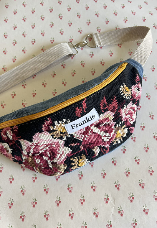 Upcycled bum bag Joe