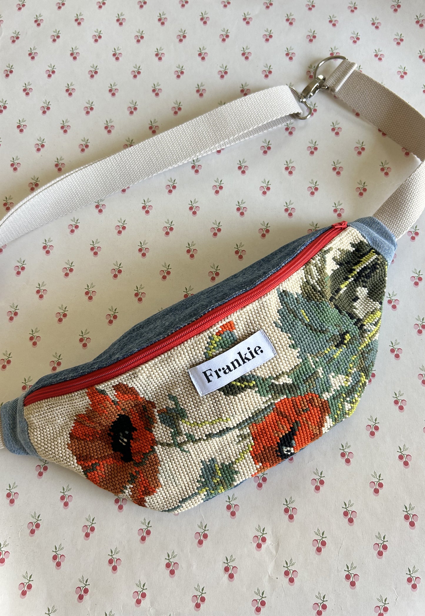 Upcycled bum bag Joe