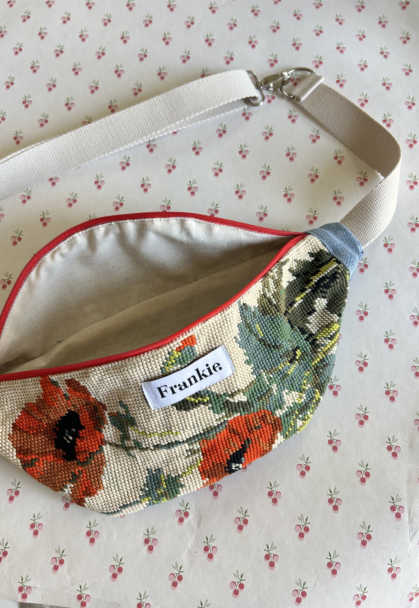 Upcycled bum bag Joe