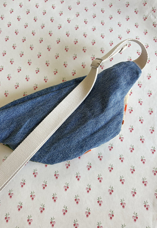 Upcycled bum bag Joe