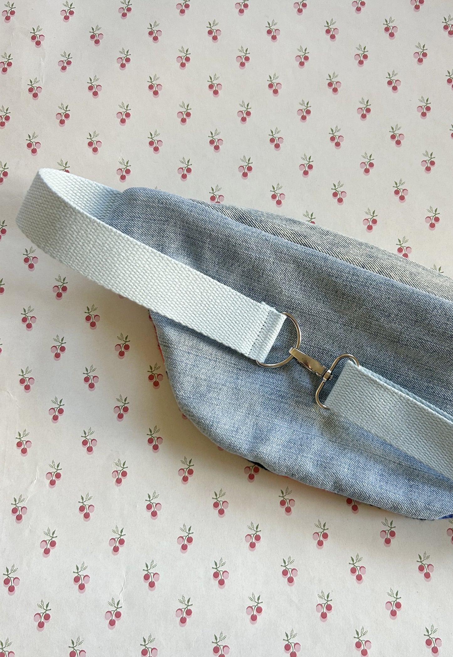 Upcycled bum bag Joe