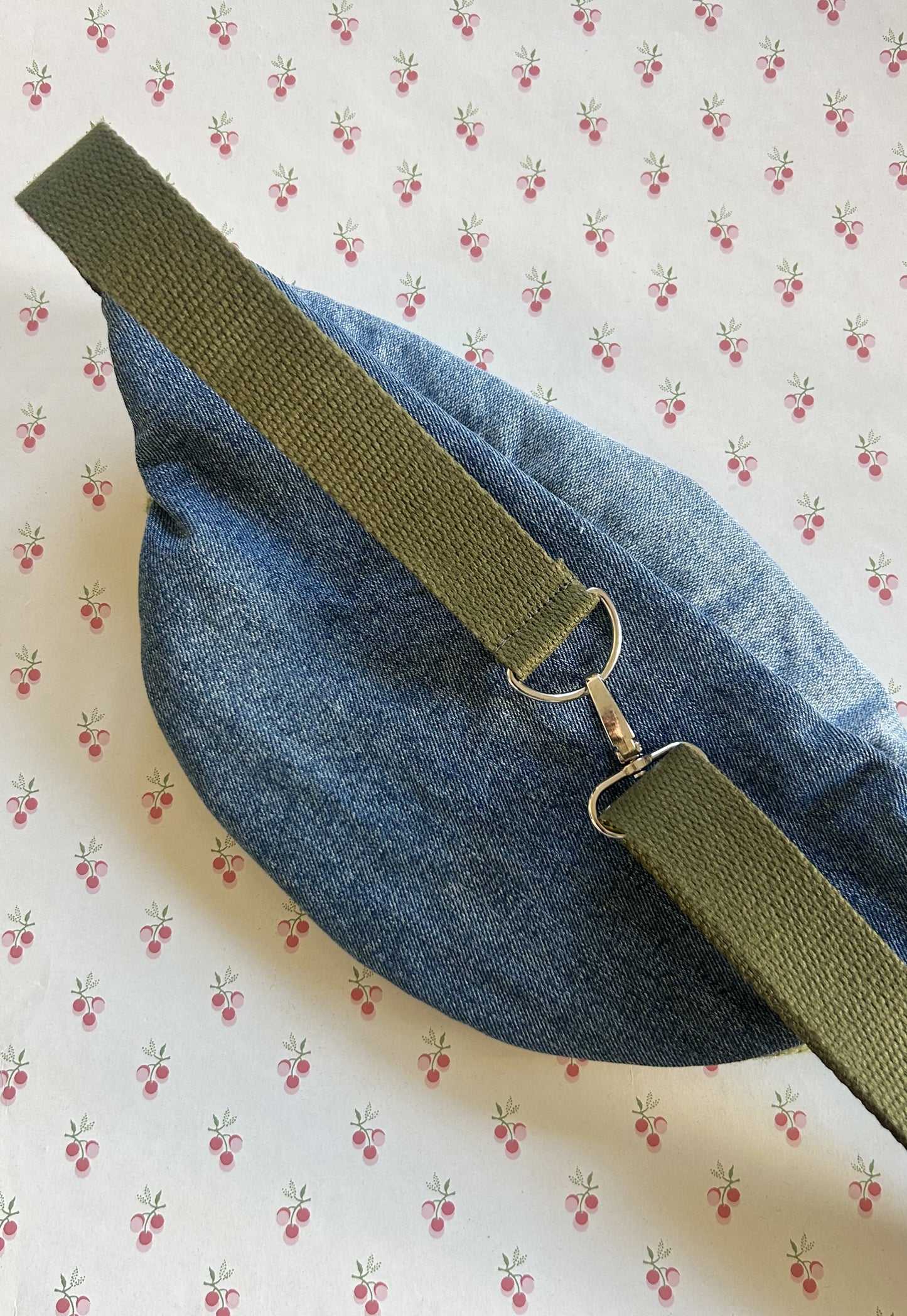 Upcycled bum bag Joe