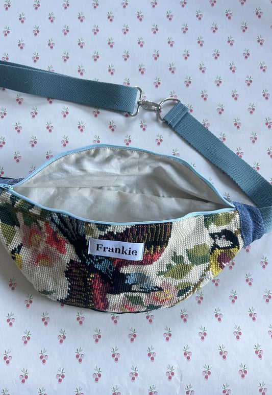 Upcycled bum bag Joe