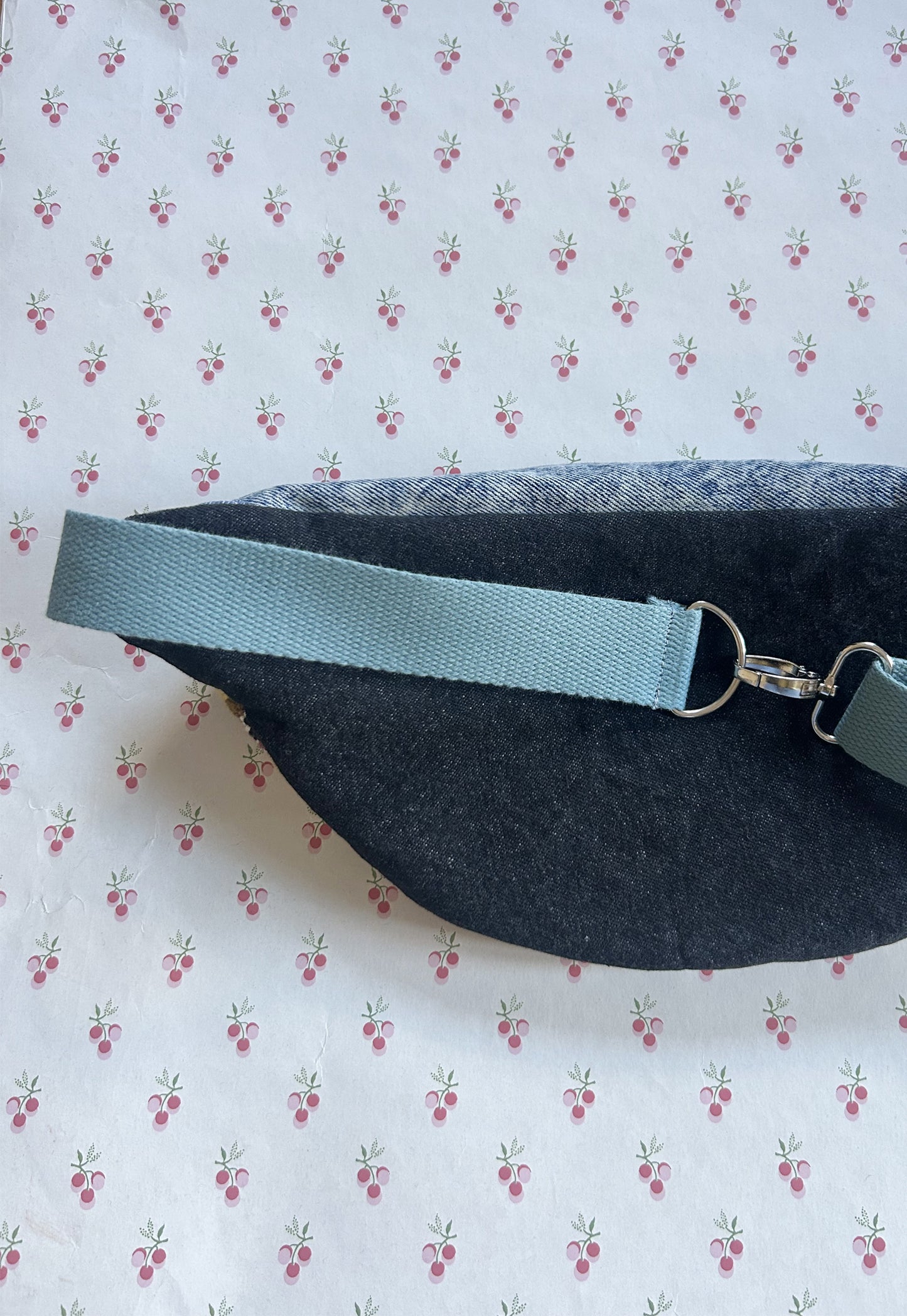 Upcycled bum bag Joe