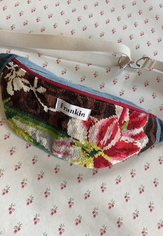 Upcycled bum bag Joe