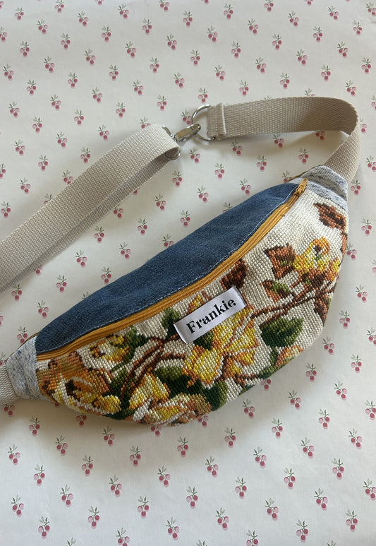 Upcycled bum bag Joe