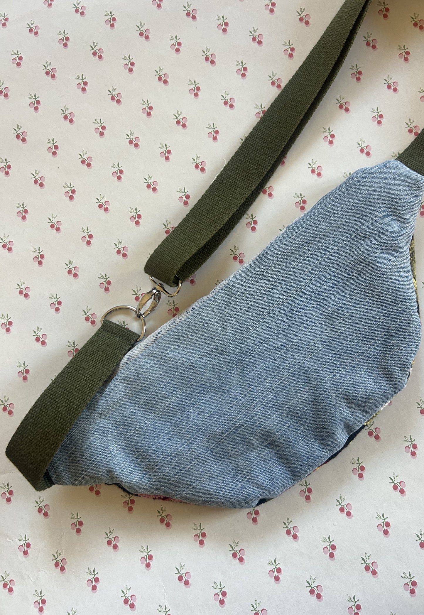 Upcycled bum bag Joe