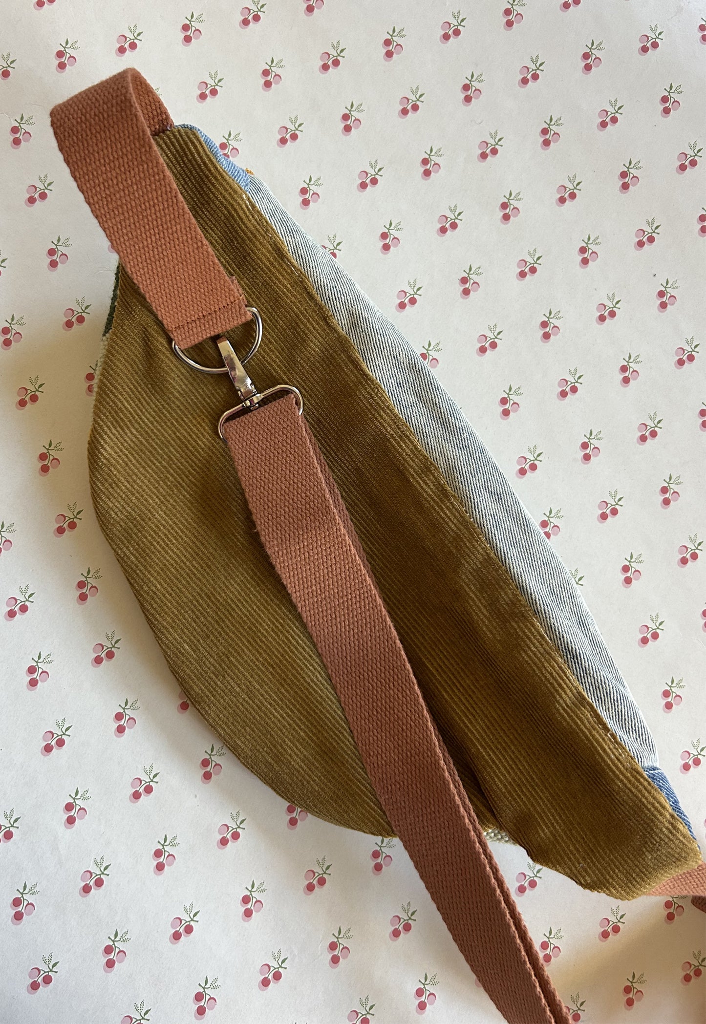 Upcycled bum bag Joe