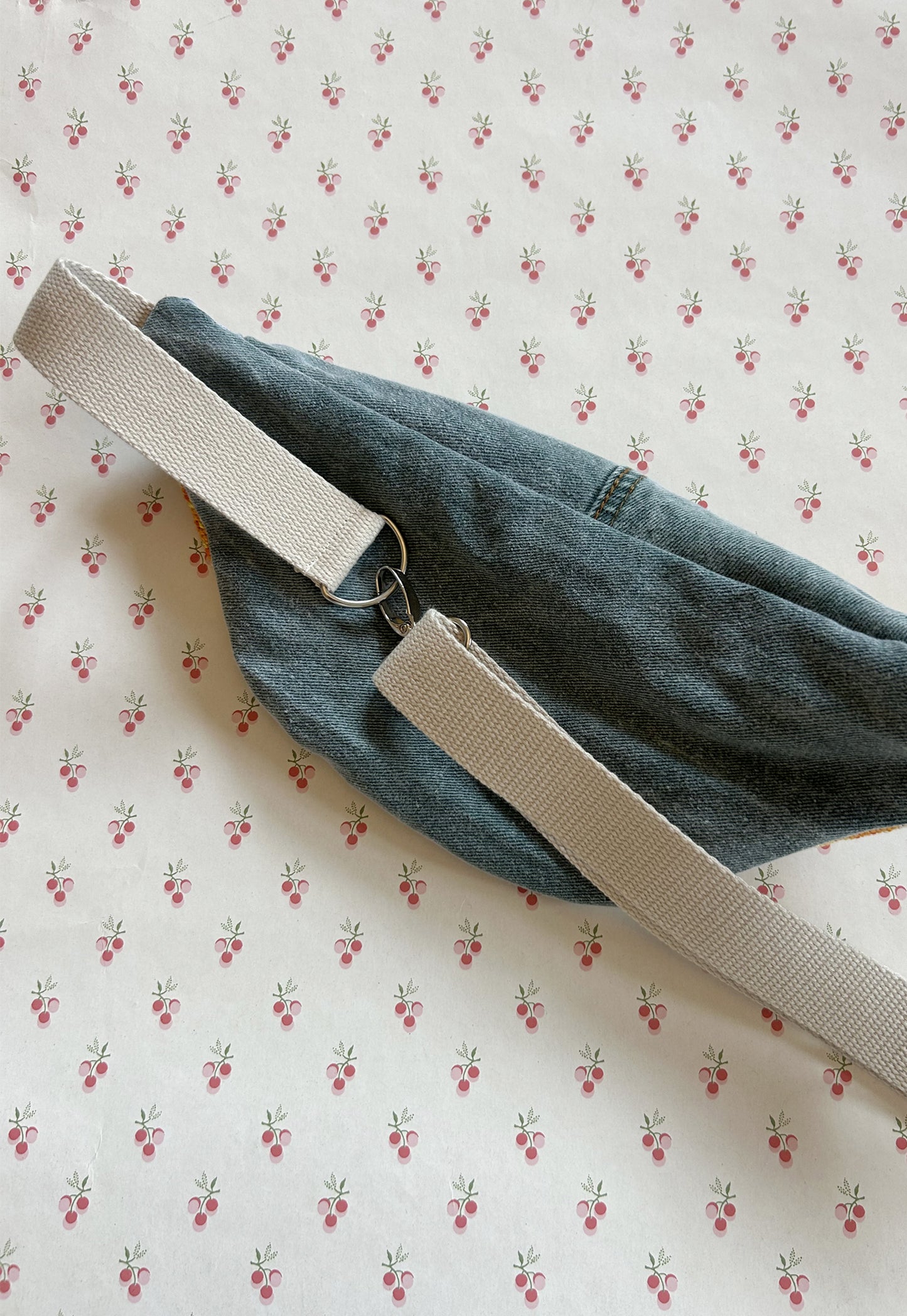 Upcycled bum bag Joe