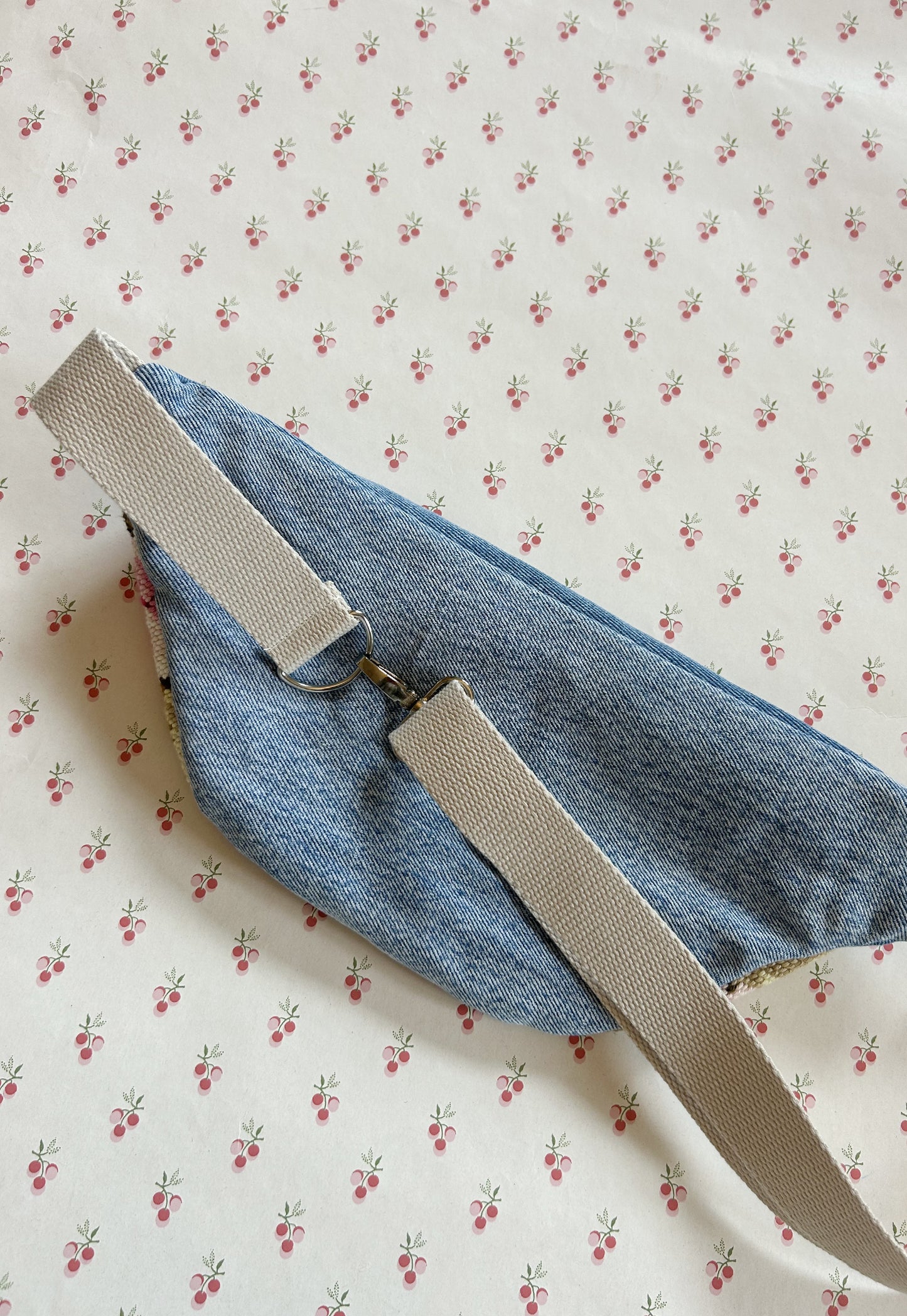 Upcycled bum bag Joe