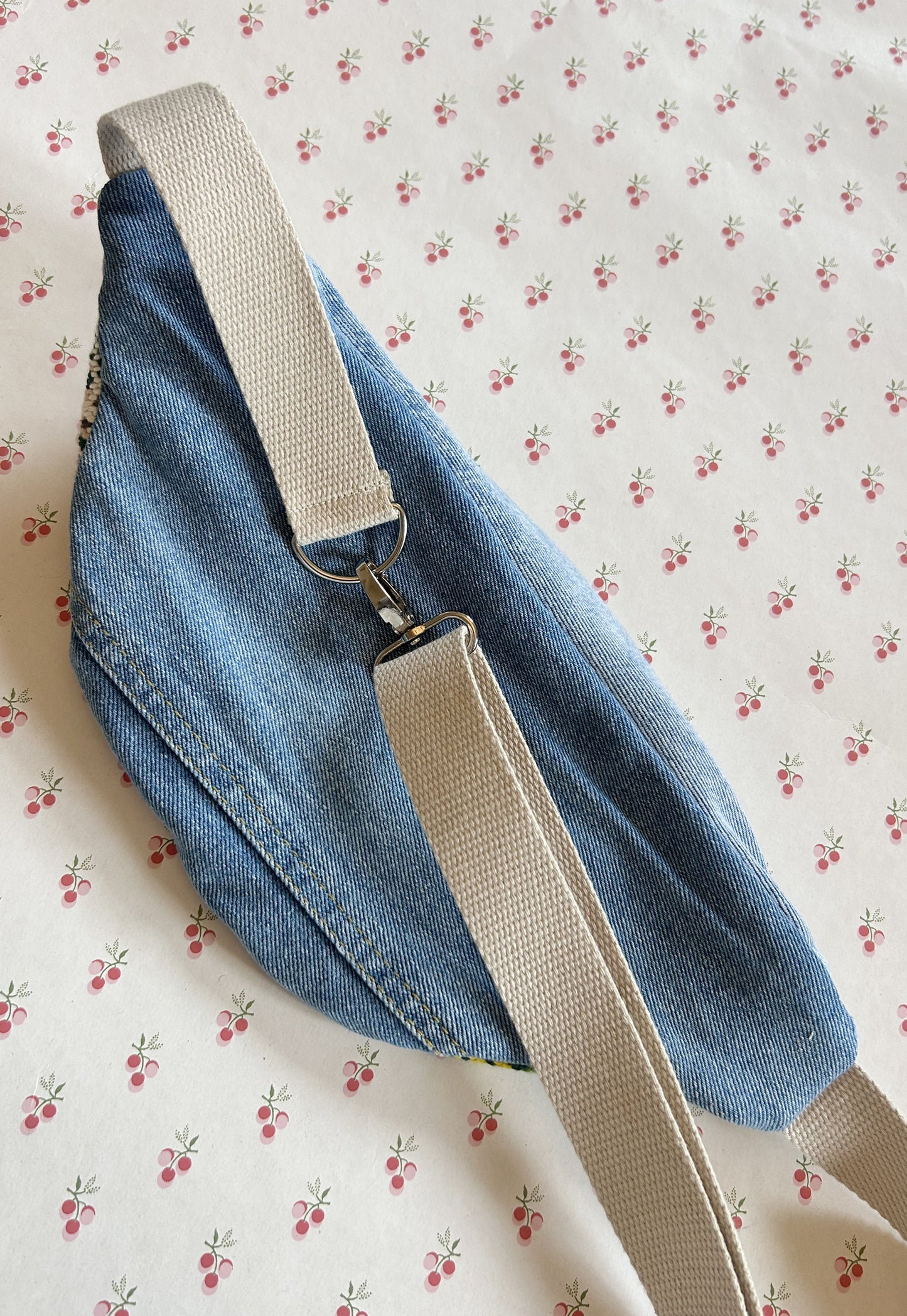 Upcycled bum bag Joe