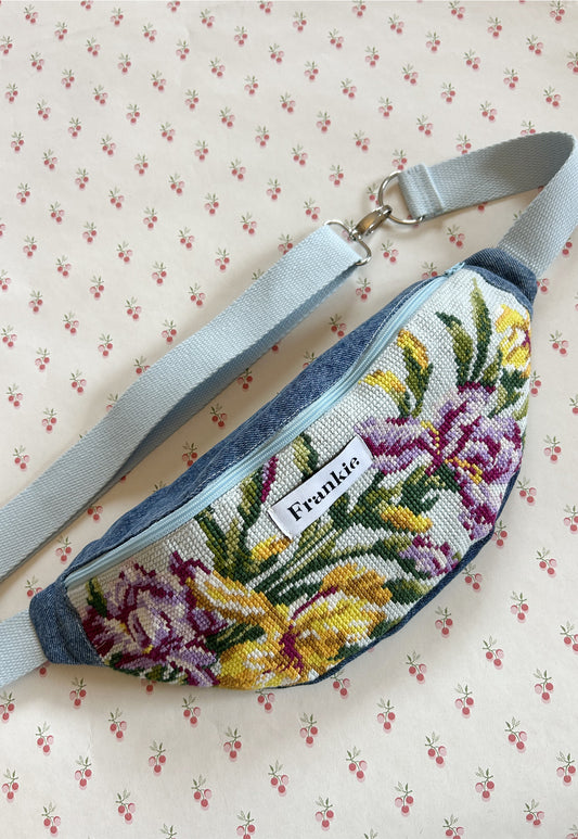 Upcycled bum bag Joe