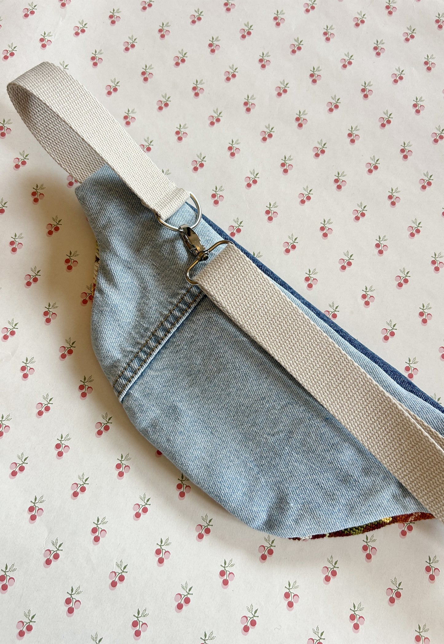 Upcycled bum bag Joe