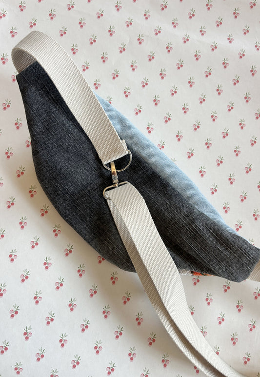 Upcycled bum bag Joe