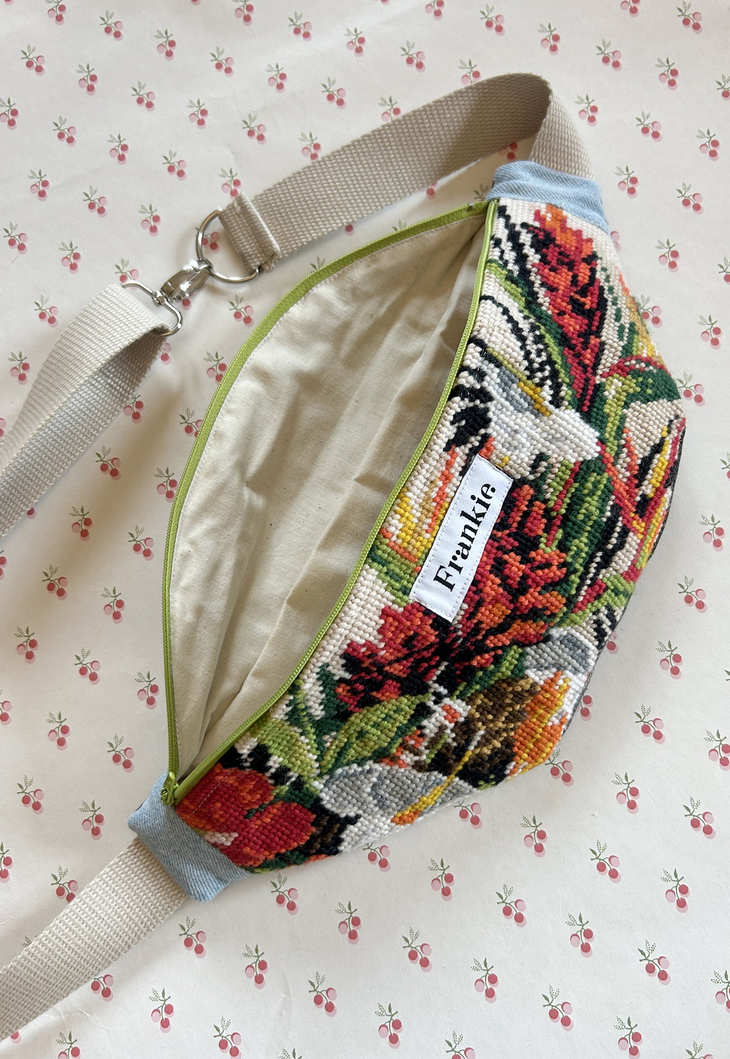 Upcycled bum bag Joe