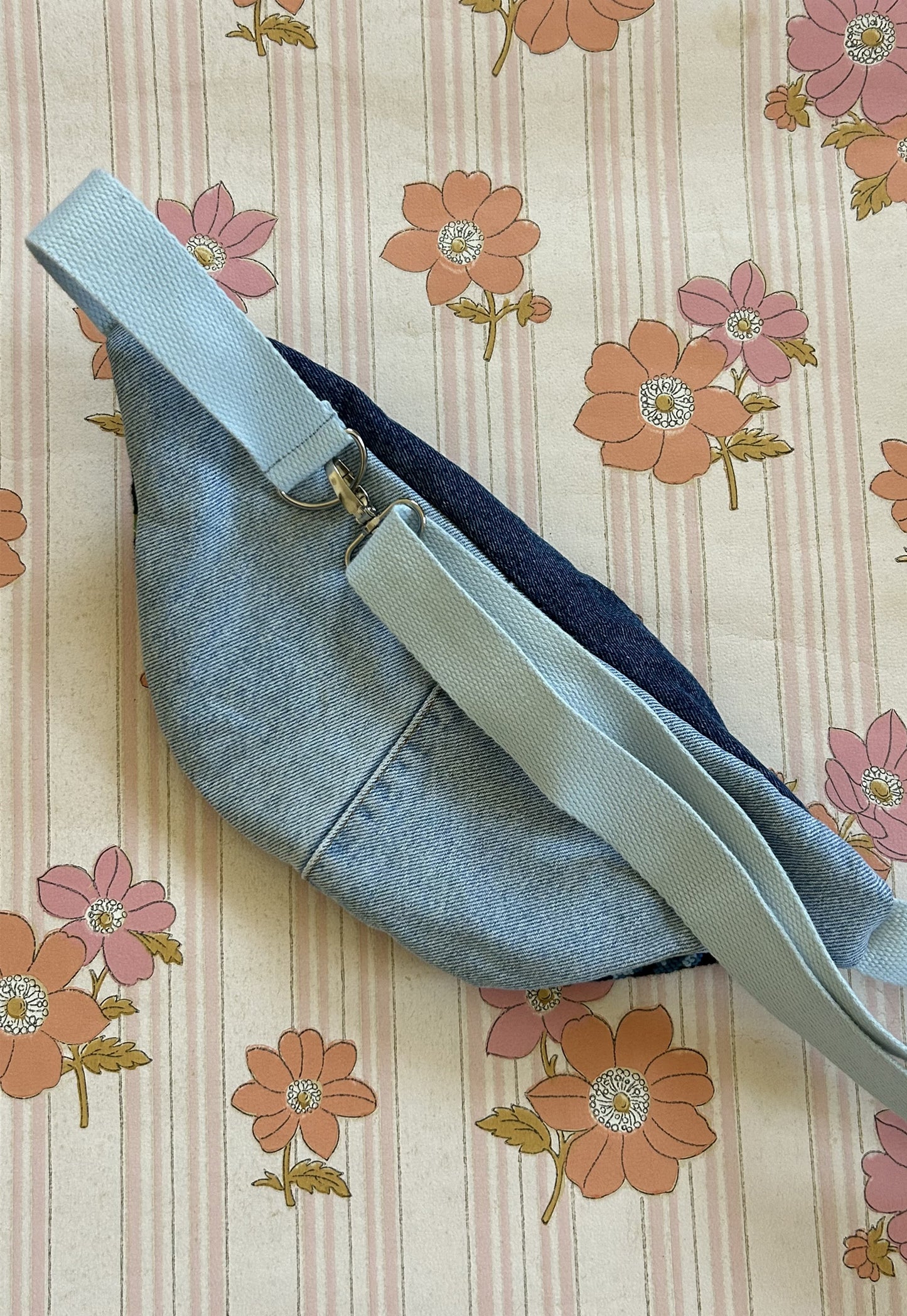 Upcycled bum bag Joe