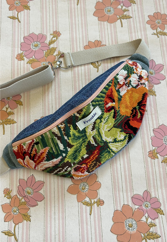 Upcycled bum bag Joe