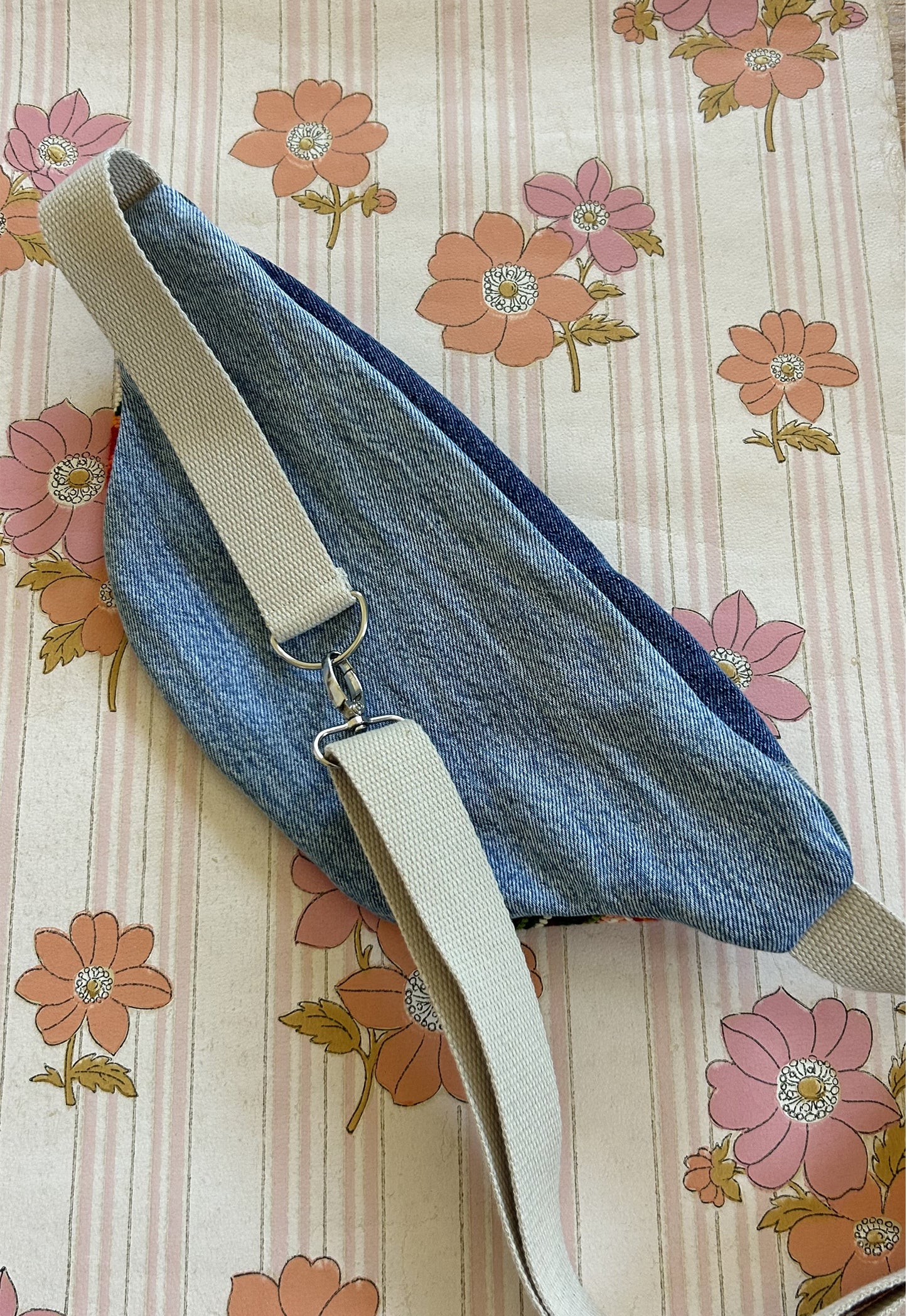 Upcycled bum bag Joe