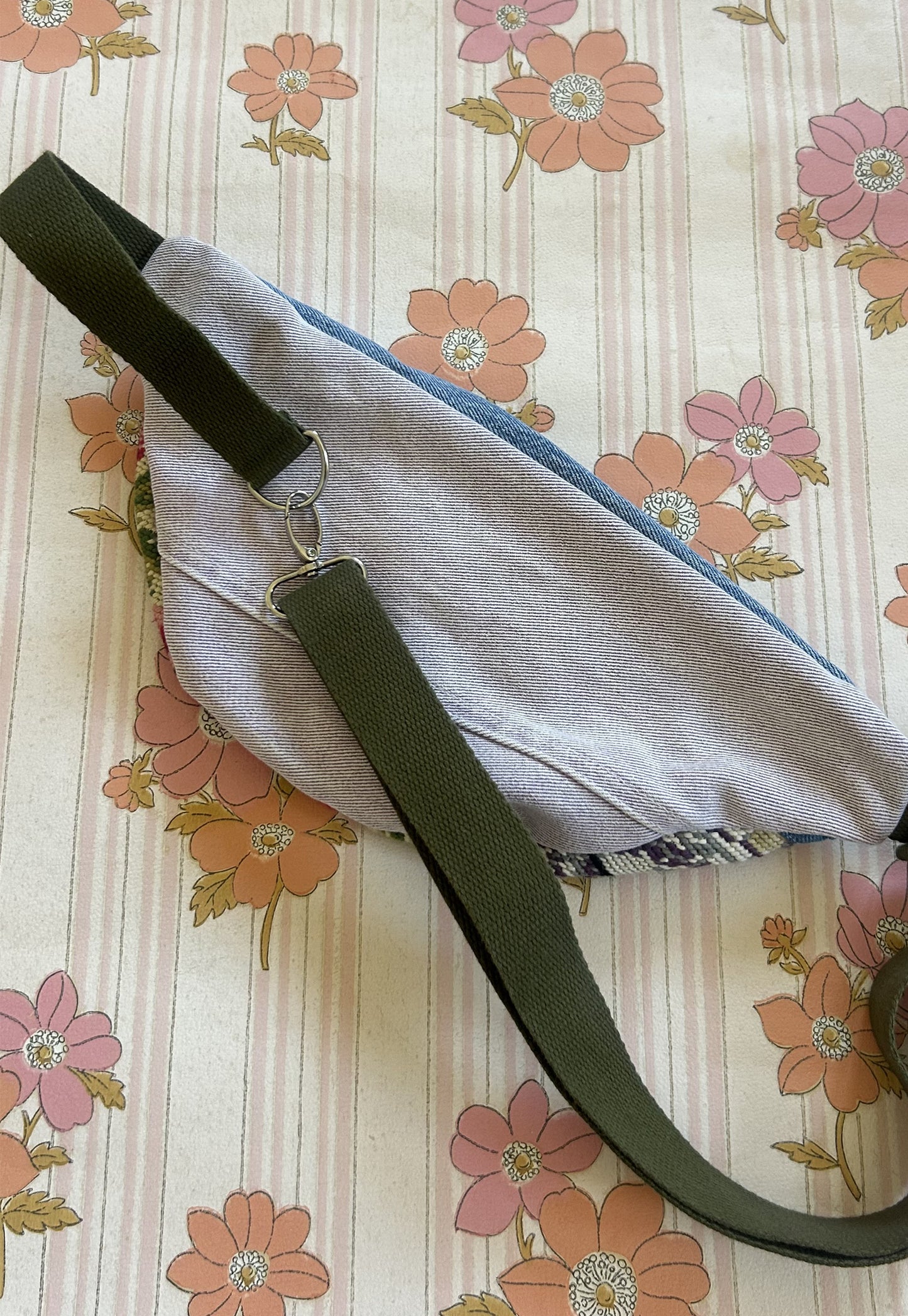 Upcycled bum bag Joe