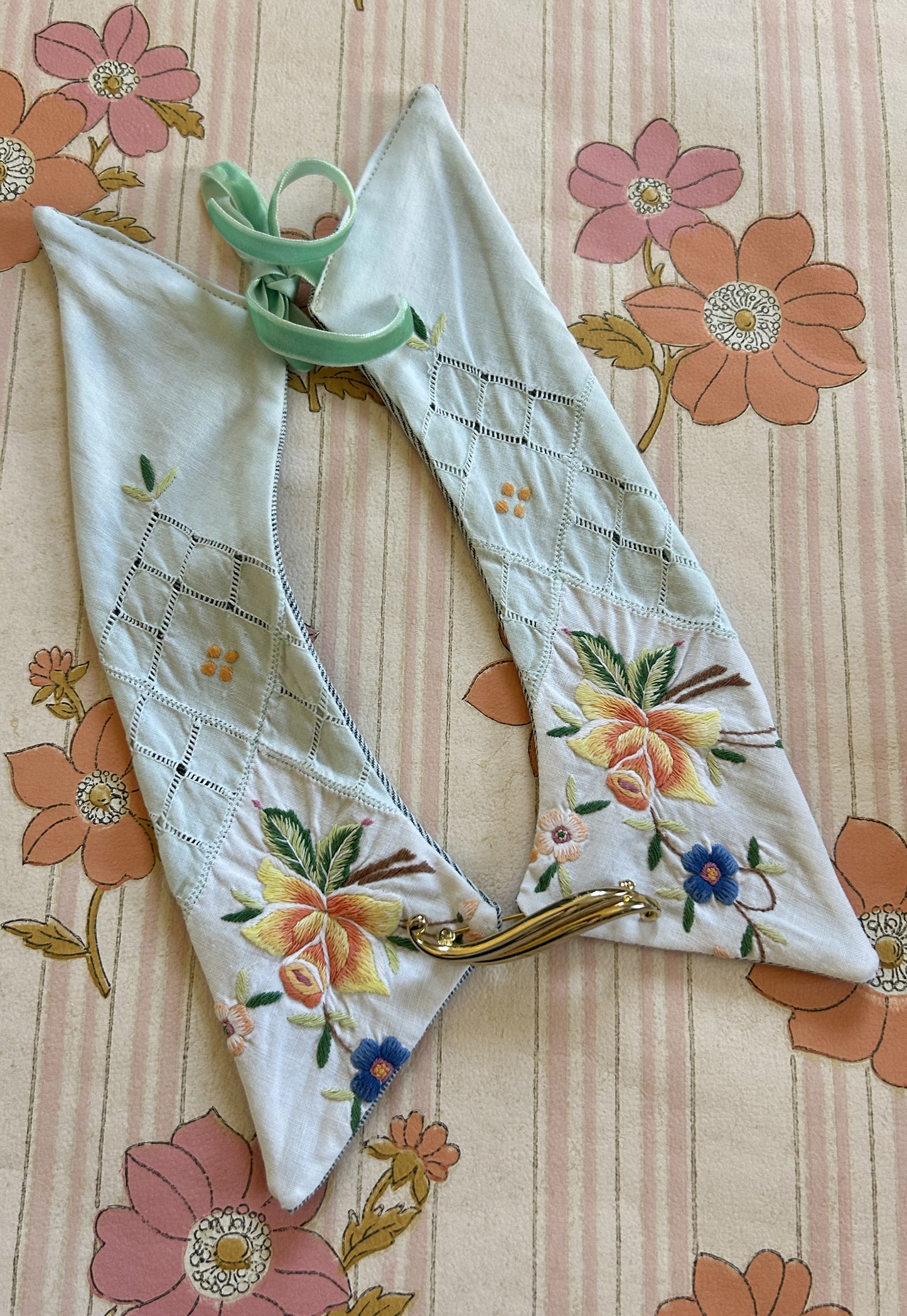 Upcycled detachable collar Simone