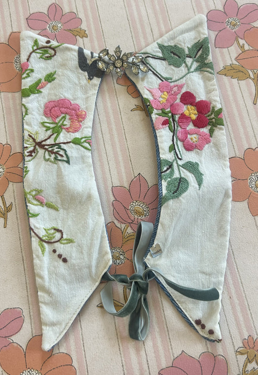 Upcycled detachable collar Simone