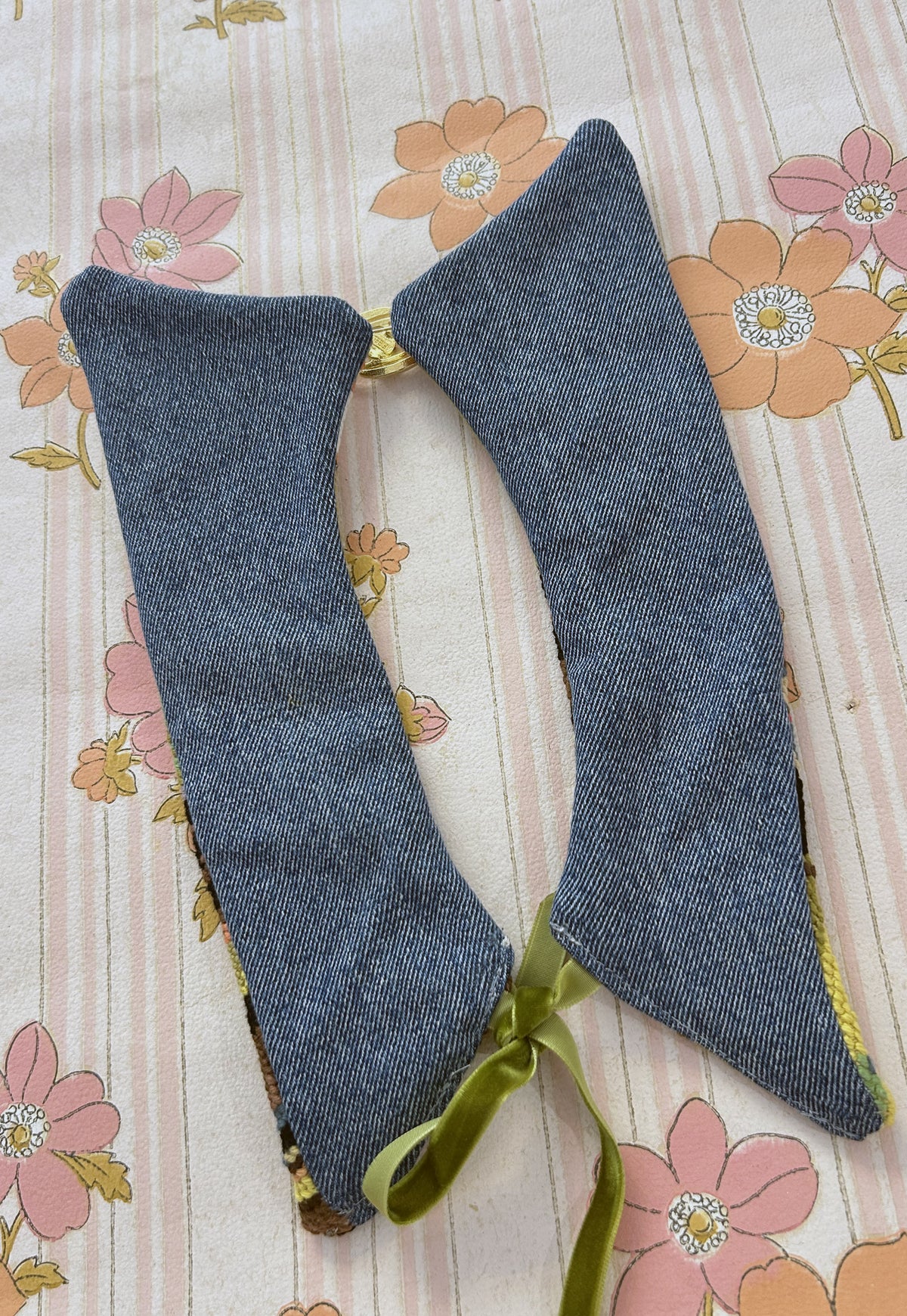 Upcycled detachable collar Simone