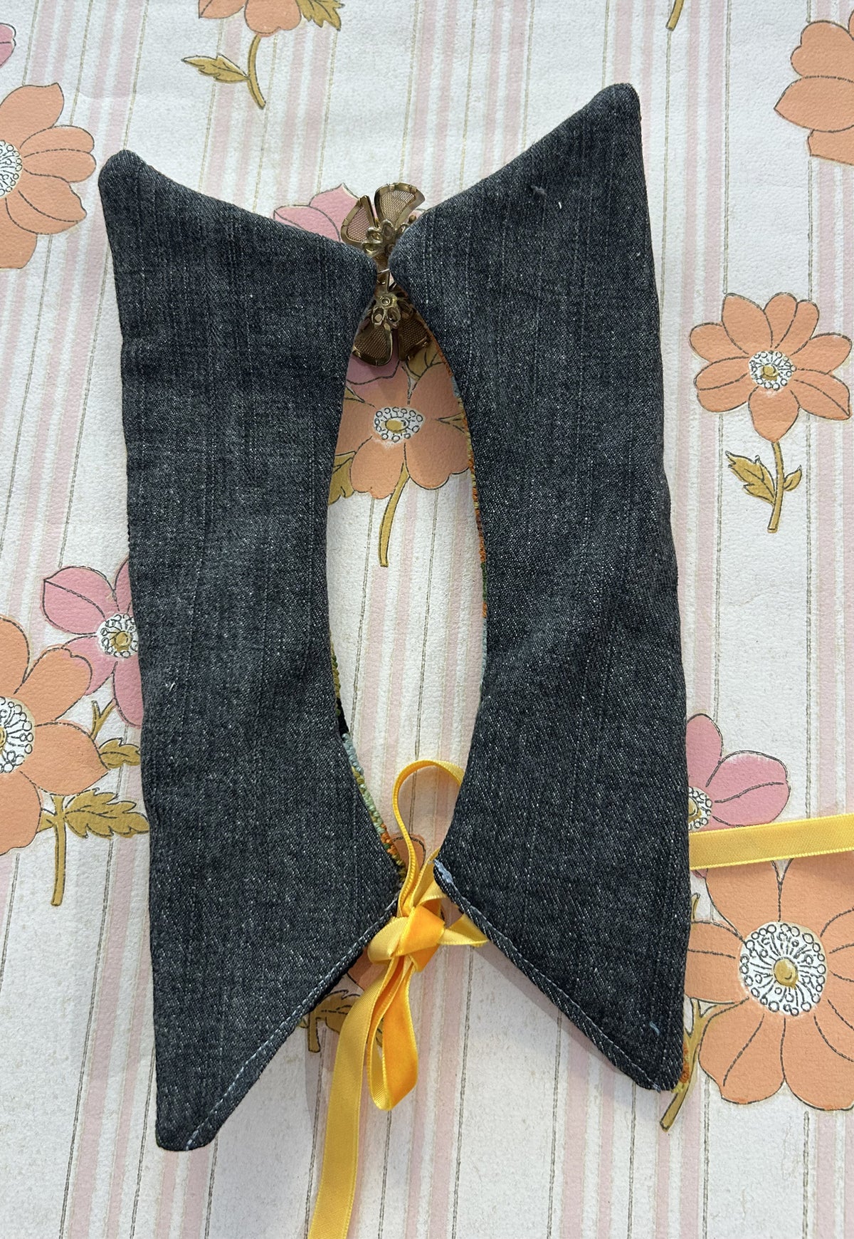 Upcycled detachable collar Simone