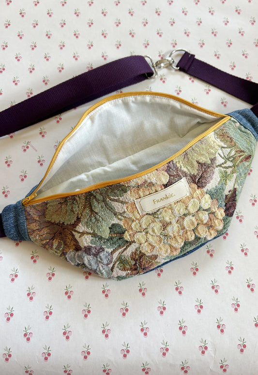 Upcycled bum bag Joe