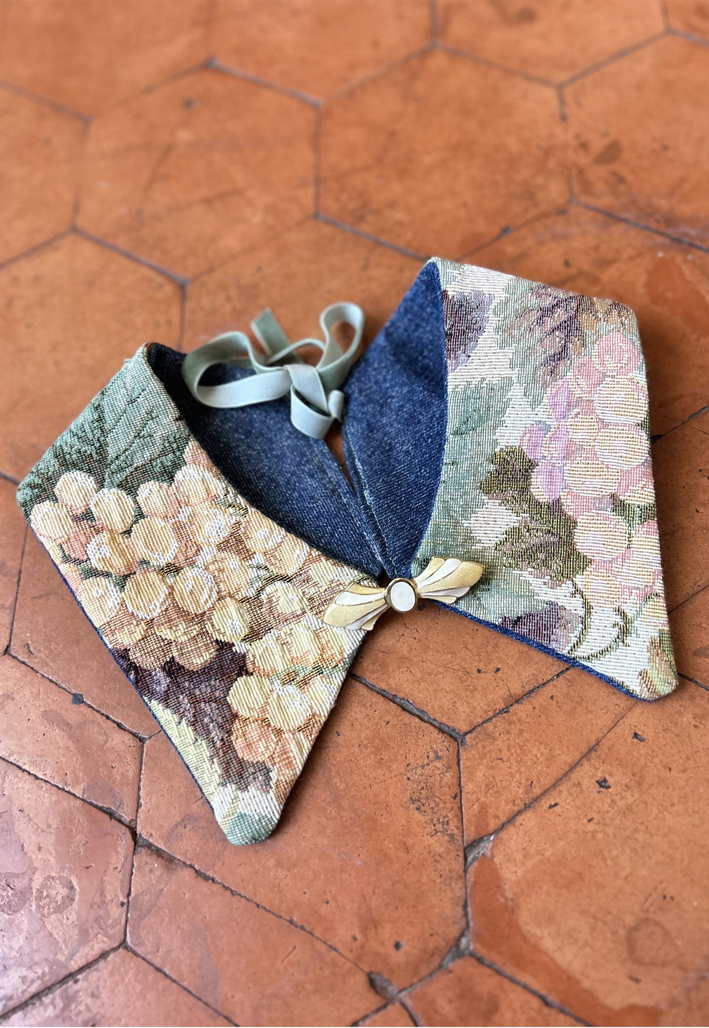 Upcycled detachable collar Simone