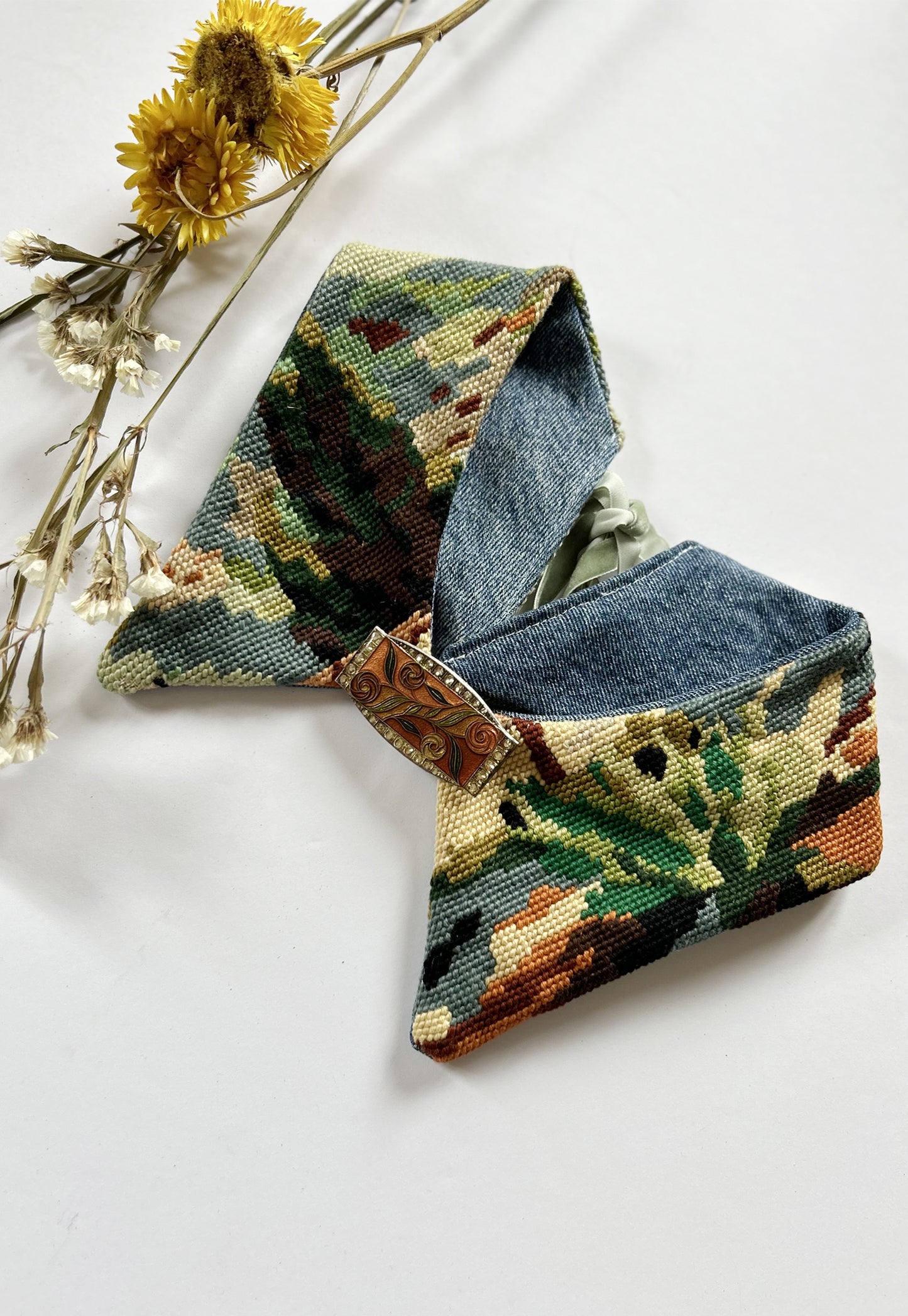 Upcycled detachable collar Simone