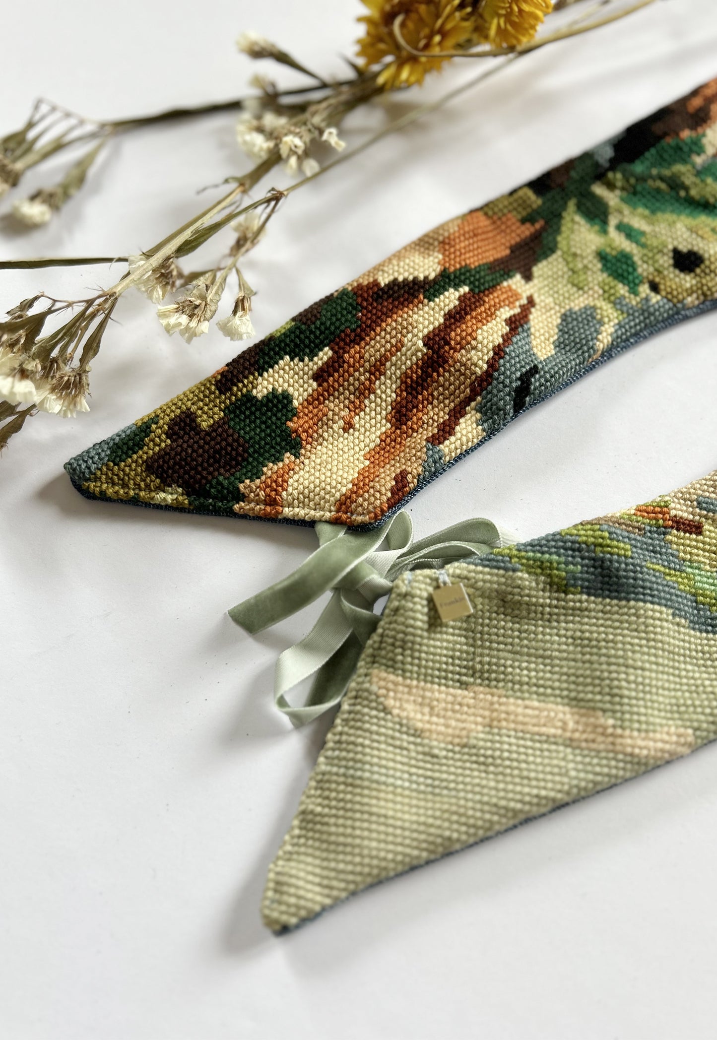 Upcycled detachable collar Simone