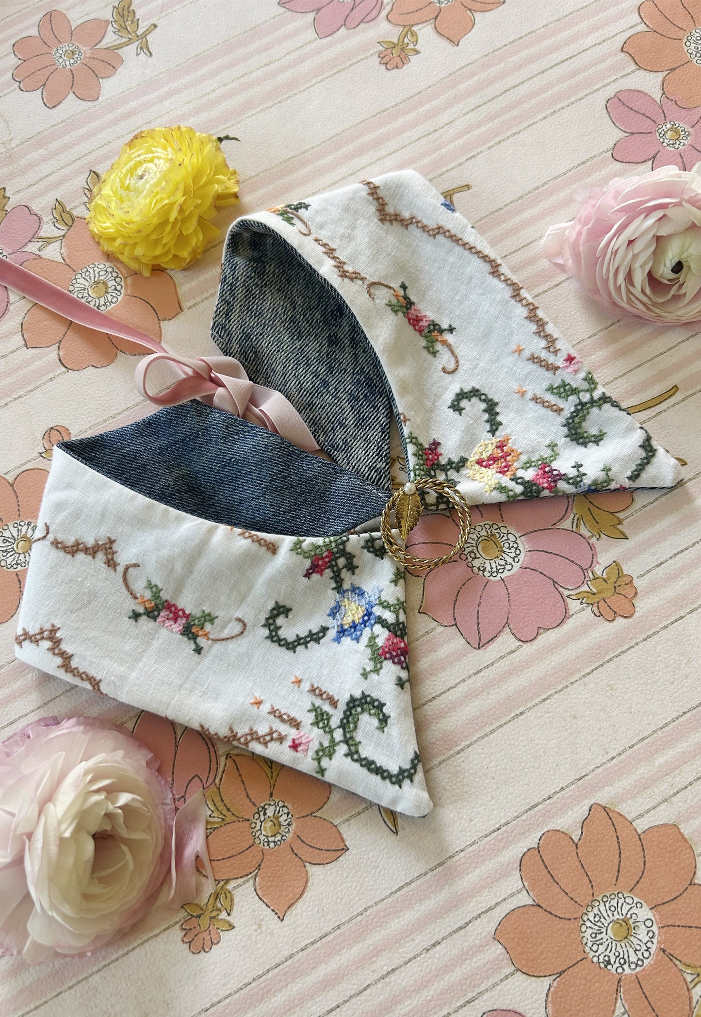 Upcycled detachable collar Simone