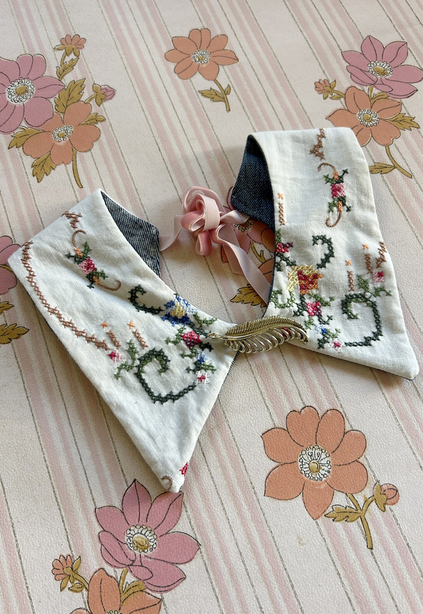 Upcycled detachable collar Simone