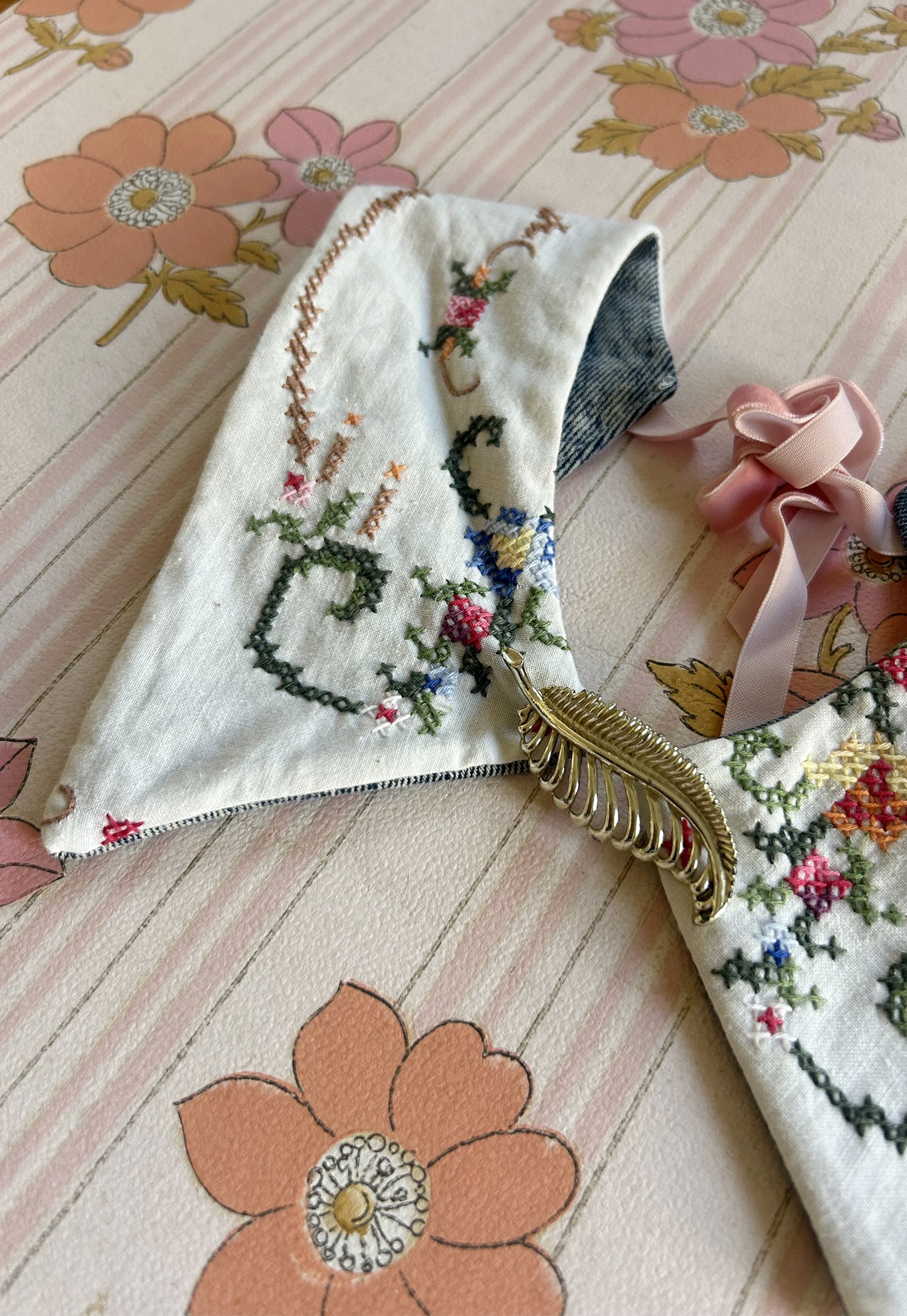 Upcycled detachable collar Simone