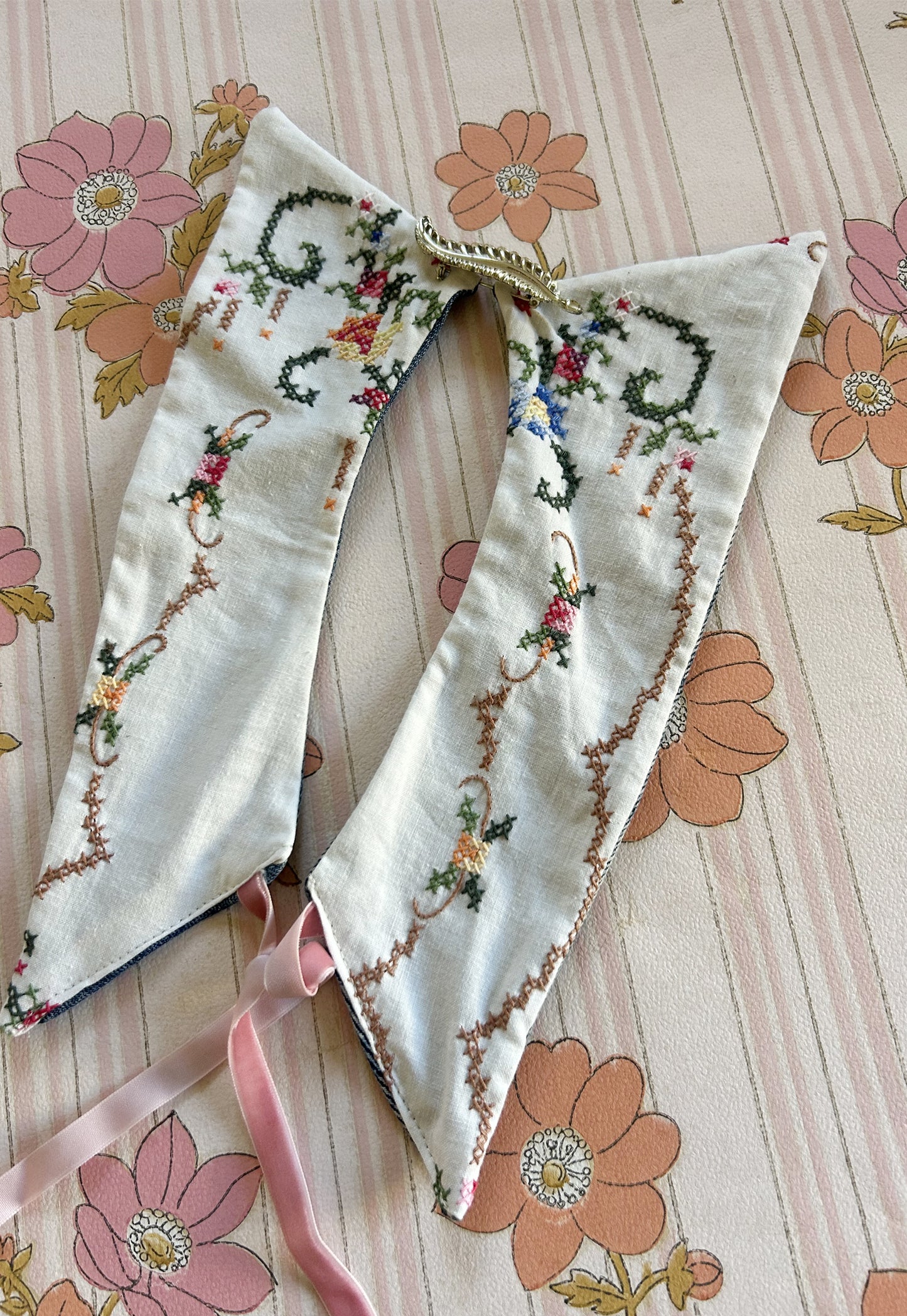 Upcycled detachable collar Simone