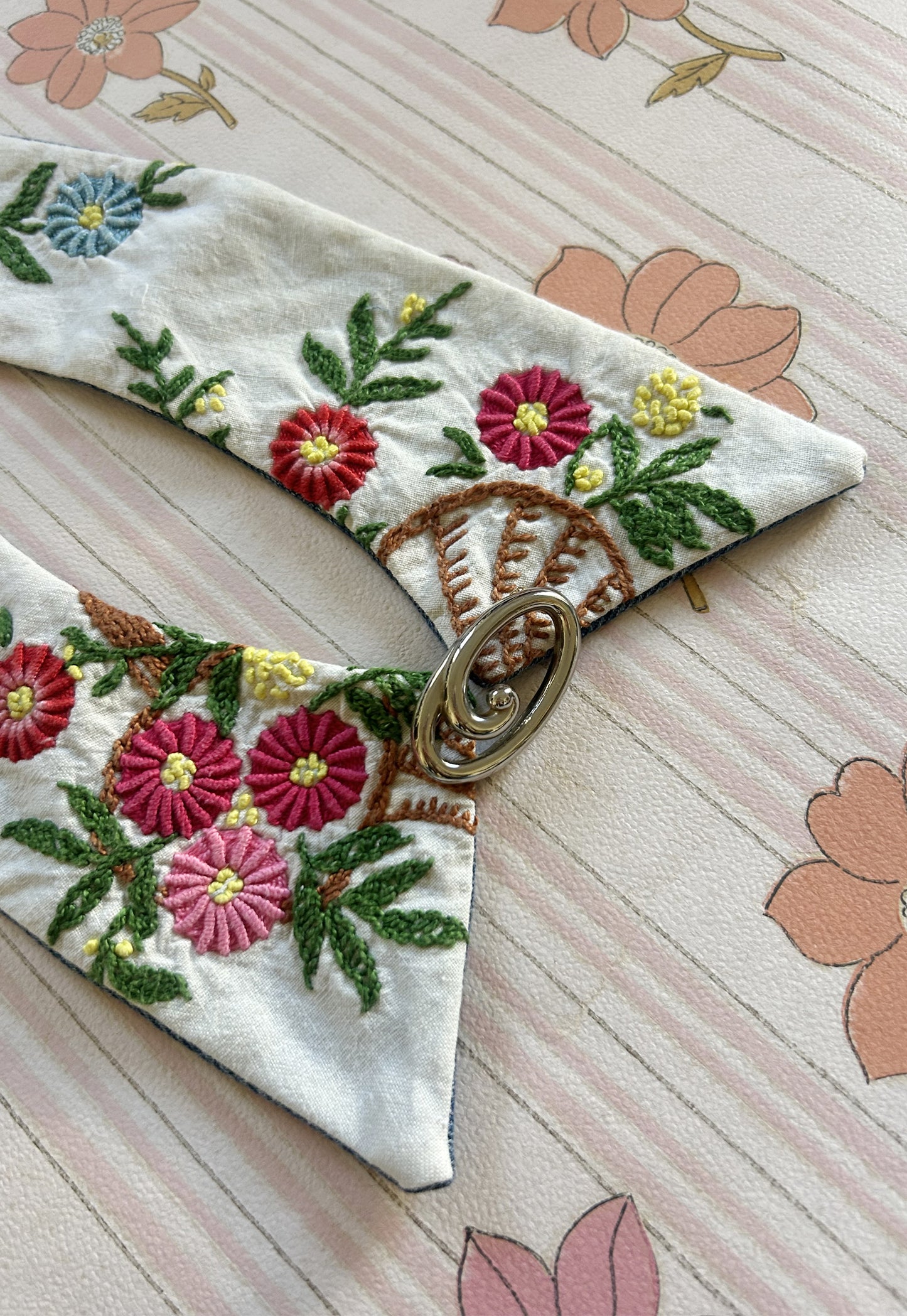 Upcycled detachable collar Simone